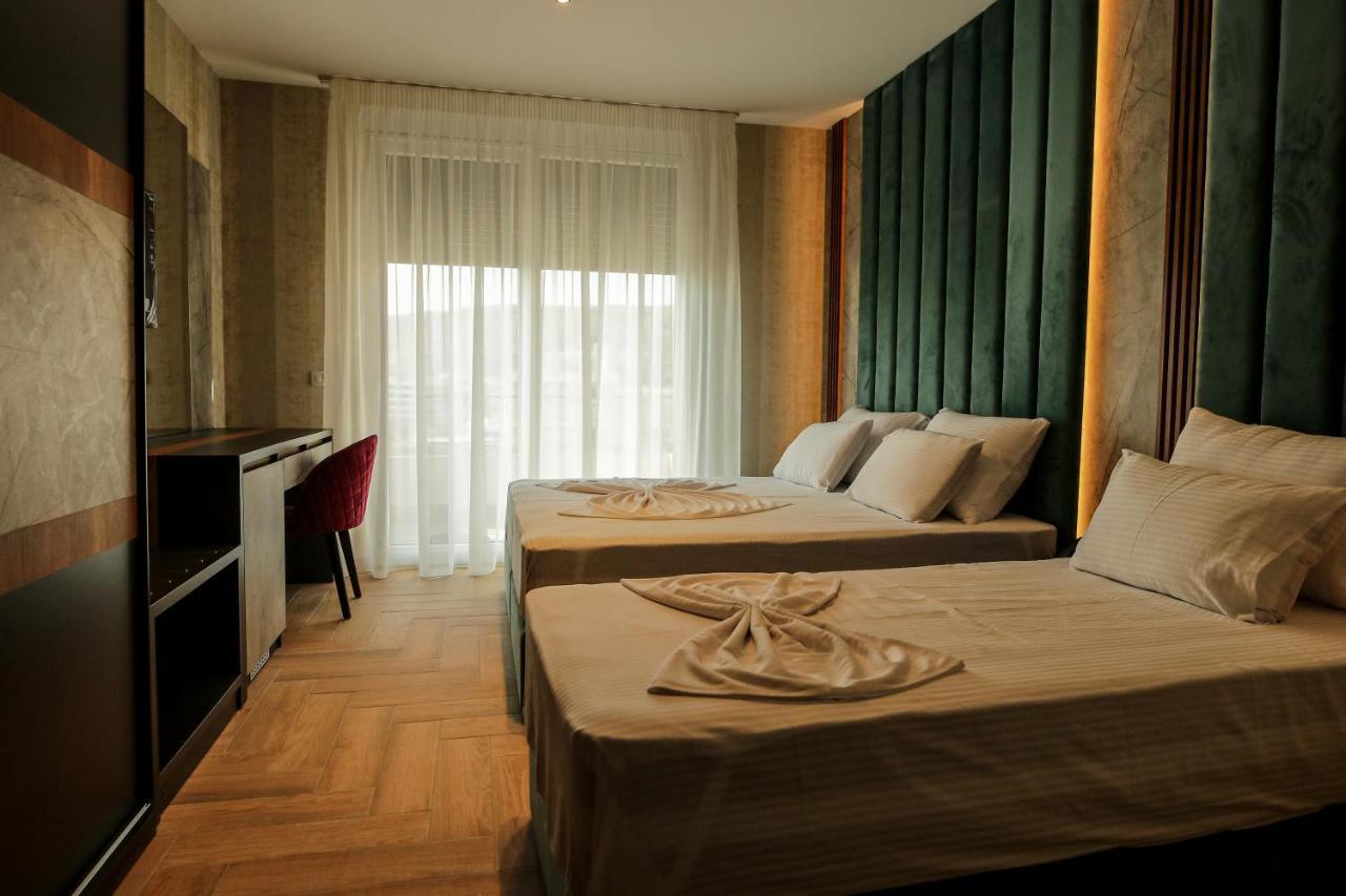 Shëngjin Rozafa Blu Hotel מראה חיצוני תמונה